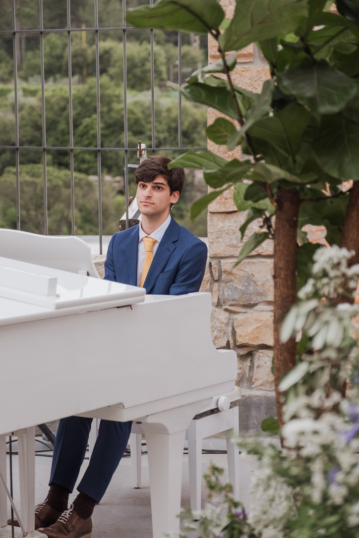 Andreas playing piano